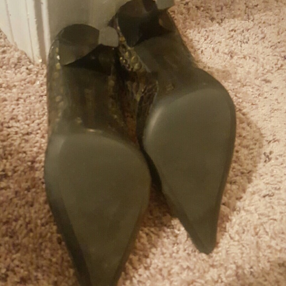 Shoes - Picture 3 of 4